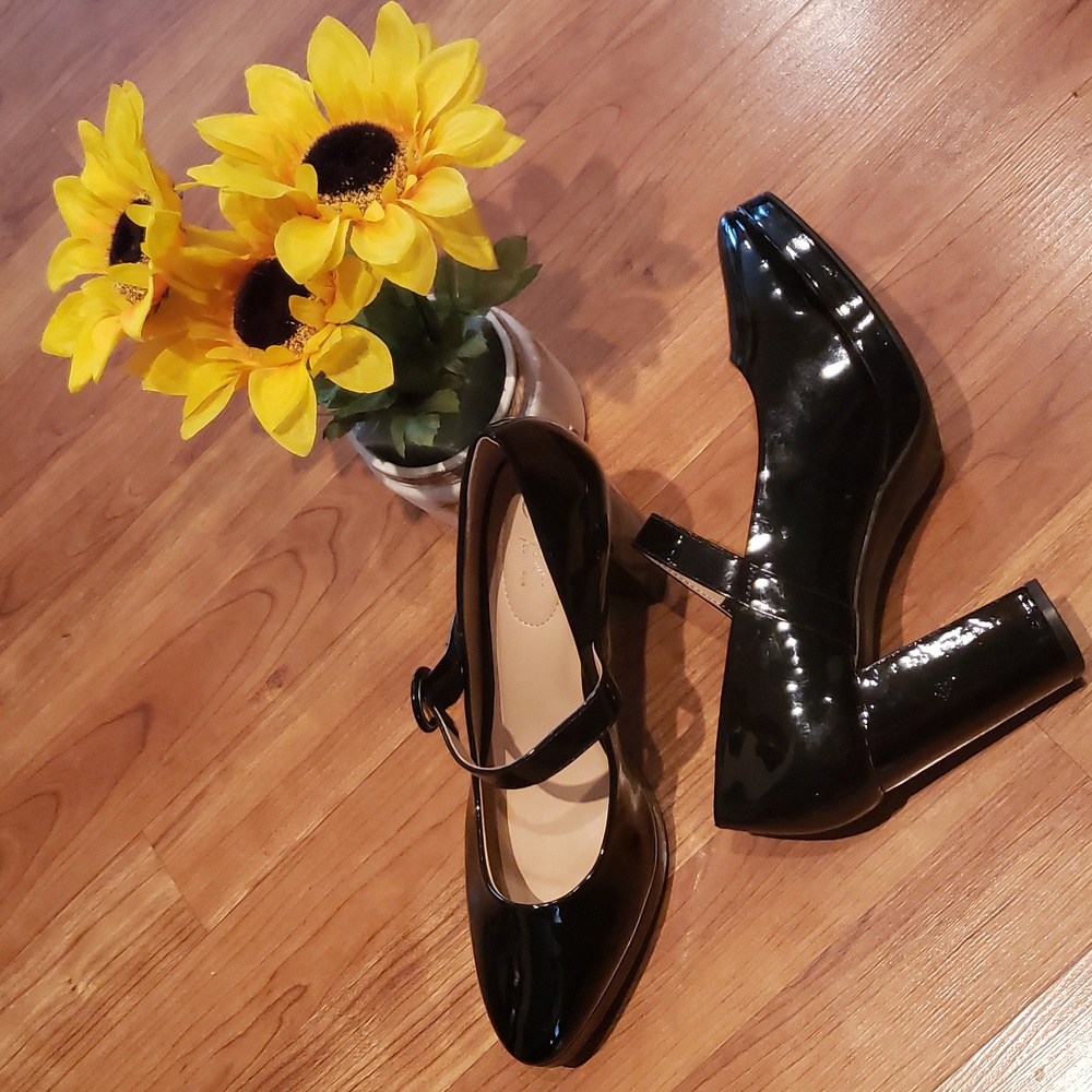 BLACK CHOE "COMFORT BRAND" NEW PATENT LEATHER